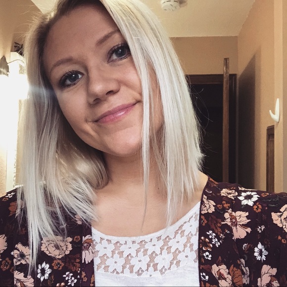 Meet your Posher, Caitlin - Picture 1 of 1